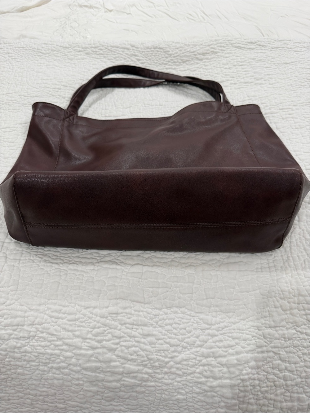 Everyday Leather-Feel Tote Bag in Deep Burgundy - Picture 3 of 10